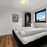 Nona - 1-1km From The Sea By Interhome
